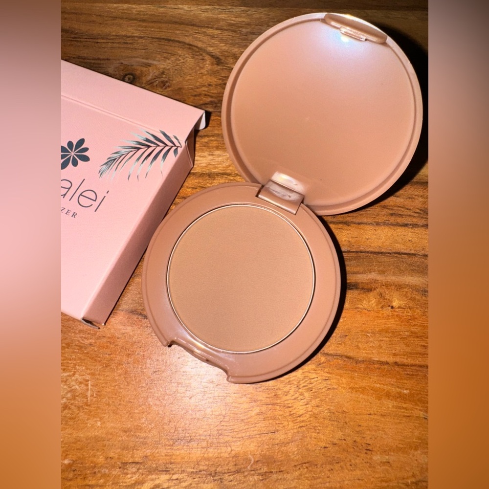 Bronzer - Picture 2 of 2